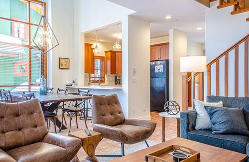 Sun Peaks House | Spacious multi level 4 bedroom + den townhouse with easy access to nearby runs and lift