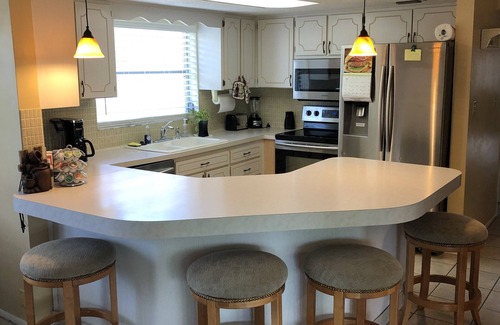 Regency Park House | Spacious Neighborhood Home-5 Star!