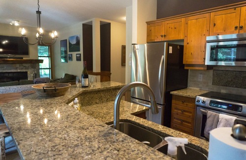 Blackcomb House | Spacious & Quiet Townhome Ideal Year-Round Location, Private Entrance