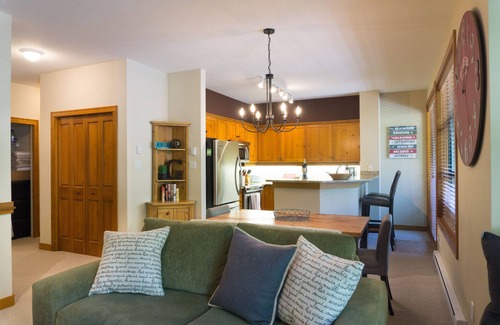 Blackcomb House | Spacious & Quiet Townhome Ideal Year-Round Location, Private Entrance