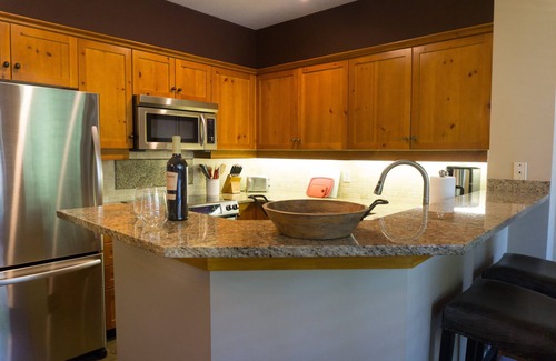 Blackcomb House | Spacious & Quiet Townhome Ideal Year-Round Location, Private Entrance