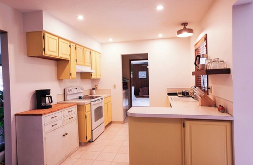 Milwaukie House | Spacious Ranch in Charming Milwaukie-1 mile from Sellwood