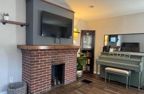 Baltimore House | Spacious Relaxing Baltimore Home with Hot Tub