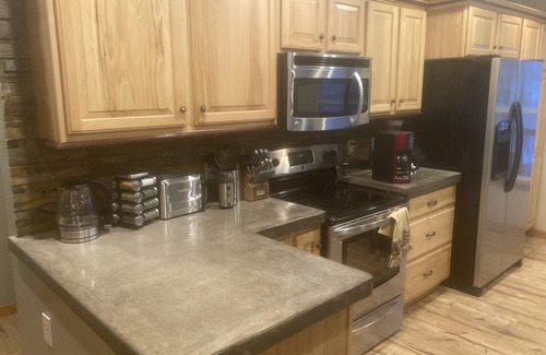 Thermopolis House | Spacious River House minutes to Hot Springs & WY Dino Center