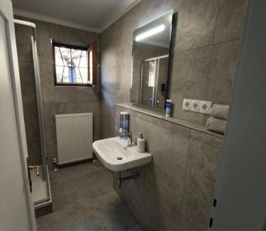 Hoetting House | Spacious Room in Modern Flat