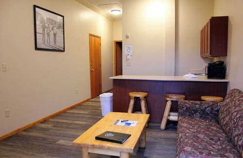 Iron Mountain Hotel | Spacious Room Steps from Timber Stone Golf Course - Relaxing Getaway