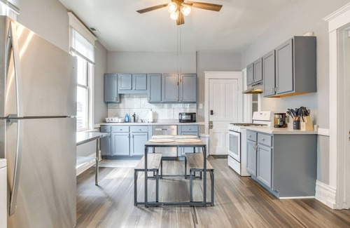 West Lakeview Apartment | Spacious Roscoe Village Apt w/Home Office!