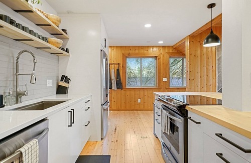 Snowbird Cabin | Spacious Scandinavian Cabin in the Mountains - Perfect for Reunions & Retreats