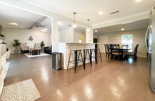 Northwest Dallas House | Spacious & Serene w/Hot Tub + Arcade + Ping-Pong + Fire Pit