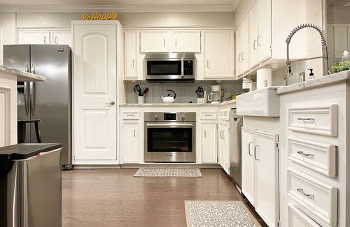 Northwest Dallas House | Spacious & Serene w/Hot Tub + Arcade + Ping-Pong + Fire Pit