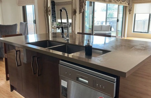 Truganina House | Spacious stay at Arndell Park, Forsyth Reserve