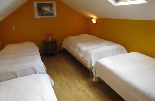 Ondenval House | Spacious Stay with Terrace