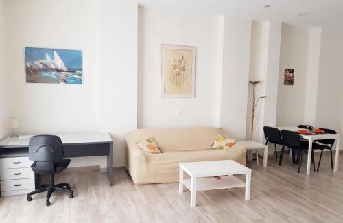 Poblats Maritims Apartment | Spacious studio apartment in Cabanyal