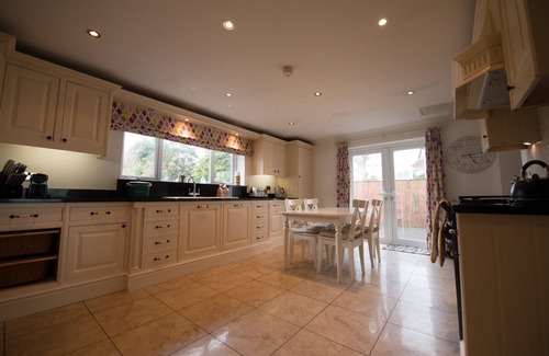 Mumbles House | Spacious, Stylish House - 500 yards to the sea front