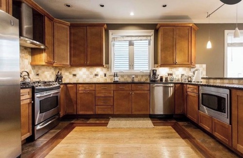 Wicker Park House | Spacious & Stylish Home with Garage + Rooftop Deck. 10 min Walk to Train.