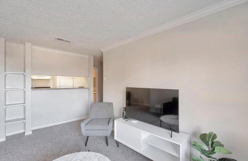 Midland House | Spacious Suite next to Midland Airpark