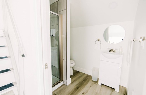 Soap Lake House | Spacious & sunny lake villa with large patio - near beach access & hiking trails