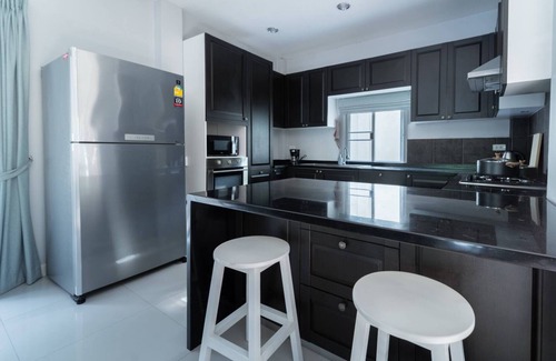 Ekkamai House | Spacious 4BR Home Bright, Stylish & Private Cinema