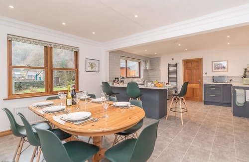 Gwynedd- Snowdonia Cottage | Spacious Three Bedroom Holiday Cottage in Betws y Coed | Creigia-Betws