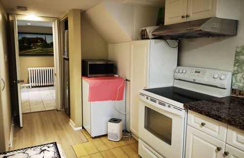 Yonge-Eglinton Apartment | Spacious tidy walkout basement in Midtown Toronto