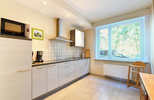 Nieuwpoort House | Spacious town house at canal with garden