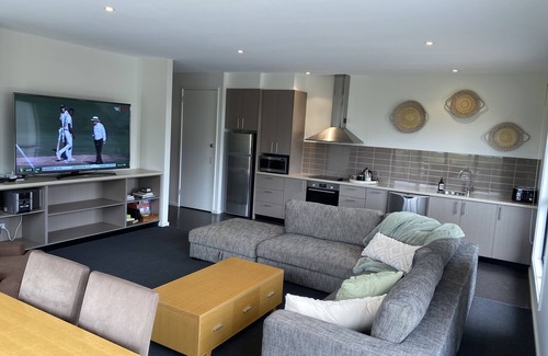 Connewarre Apartment | Spacious tranquil 2 bed apartment, largest sunny balcony overlooking golf course