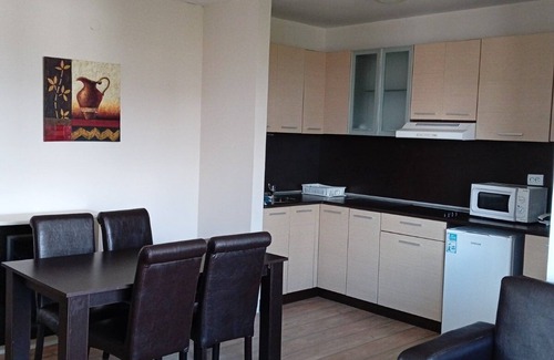 Old Town Apartment | SPACIOUS TWO BEDROOM APARTMENT WITH MOUNTAIN VIEW