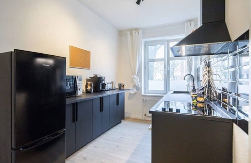 Barmbek-Nord Apartment | Spacious Two BR Close To Stadtpark and Street Parking