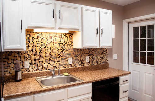 Buckingham Lake - Crestwood House | ✨Spacious Urban APT w/4BR & Office-Ready in Albany