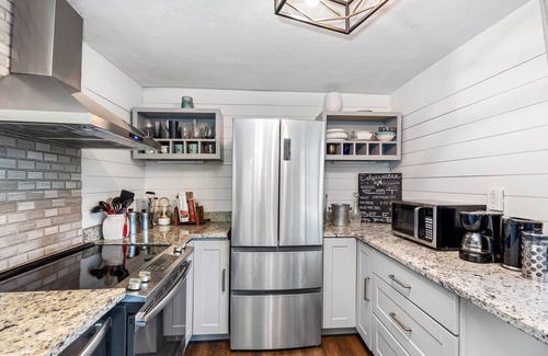 Old Seminole Heights Apartment | ⤜Spacious Urban RiverEdge Loft With Soaking Tub⤛