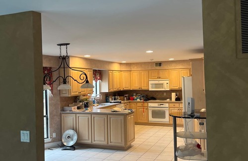 East Setauket Villa | Spacious 5-bedroom villa in pleasant Setauket- East Setauket with WiFi, AC