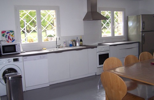 Elne House | Spacious villa, large enclosed grounds, secure swimming pool and air-conditioned bedrooms.