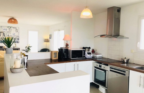 Vendargues Villa | Spacious villa with pool & jacuzzi / 20mn beach