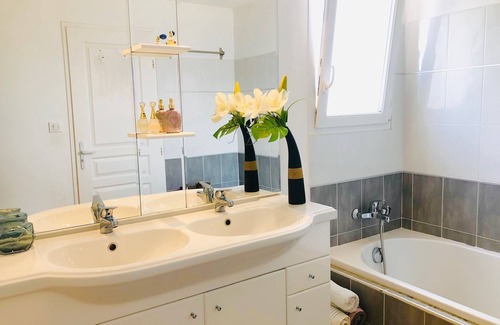 Vendargues Villa | Spacious villa with pool & jacuzzi / 20mn beach