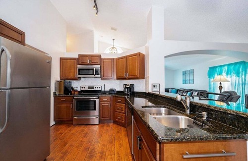 Crescent Lakes House | Spacious Villa with Pool, Spa and Incredible lake views