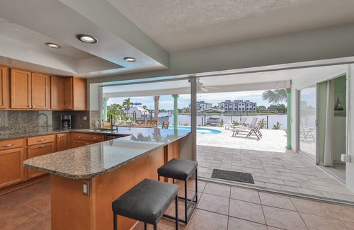 Apollo Beach House | Spacious waterfront home in Apollo Beach w/private swimming pool and boat dock.