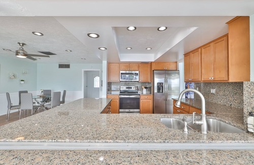 Apollo Beach House | Spacious waterfront home in Apollo Beach w/private swimming pool and boat dock.