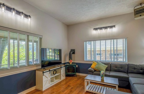 Dublin Cabin | Spacious Waterfront Home on Claytor Lake