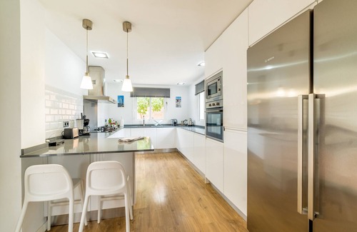 Badia Blava House | 🌴 Spanish villa with all-year wellness comfort 🌴