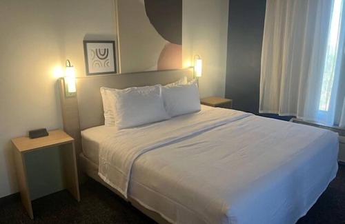 Gilbert Hotel | Spark by Hilton Phoenix East Mesa