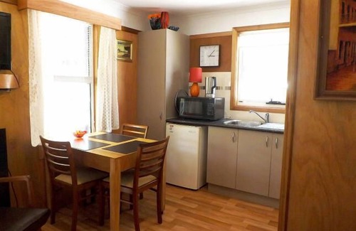 Creswick Cabin | Sparkling Cabin Springs