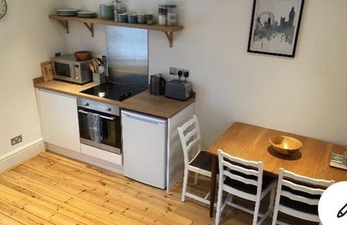 Kings Worthy Apartment | Specious Apt Winchester