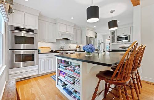 Brewster House | Spectacular Coastal Living w salt water pool, close to beach & air conditioned