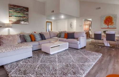 Del Cerro House | Spectacular Hillside View Home