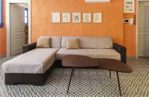 Attiki Apartment | Spectacular House With Fire pit 6 PAX