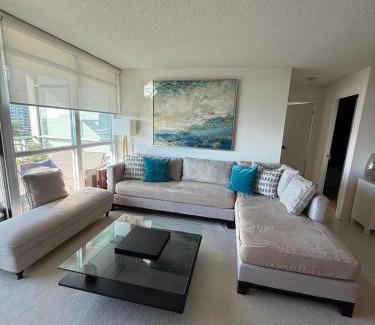 CityPlace Apartment | Spectacular Large 3 Bedroom 3 Bath Condo Downtown Toronto Lakeview