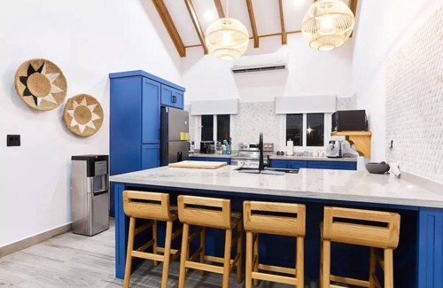 Omoa House | Spectacular oceanfront home