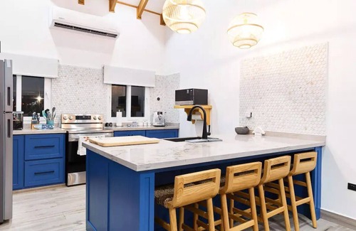 Omoa House | Spectacular oceanfront home