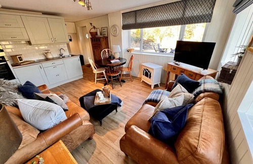 Pontsticill Apartment | Spectacular Views | Pizza Oven & BBQ