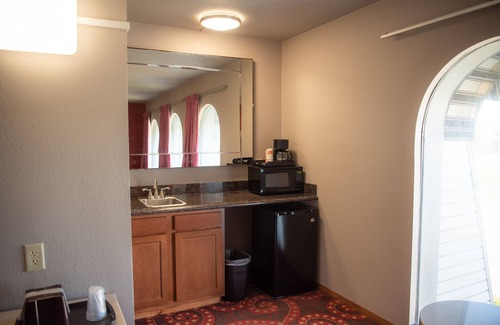 Spencer Hotel | Spencer Inn and Suites